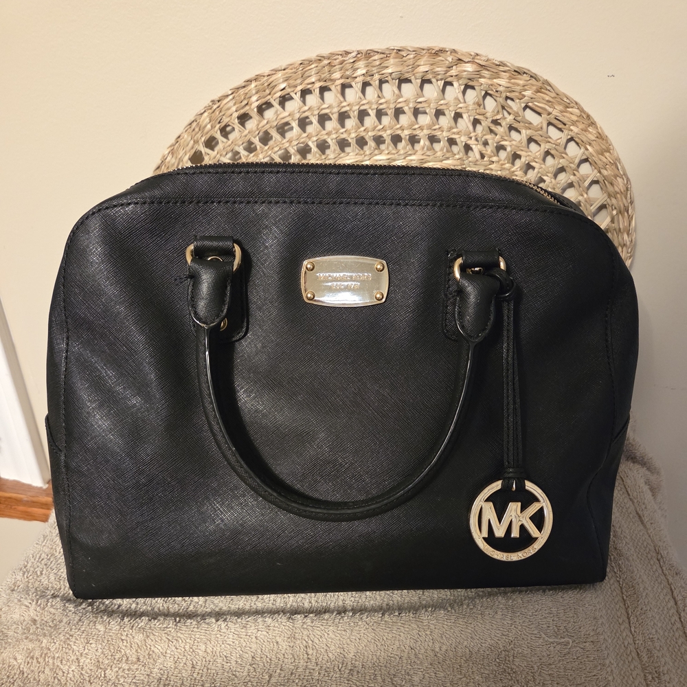 VEUC. Michael Kors Black Satchel !! Gorgeous Bag!! - Picture 2 of 13